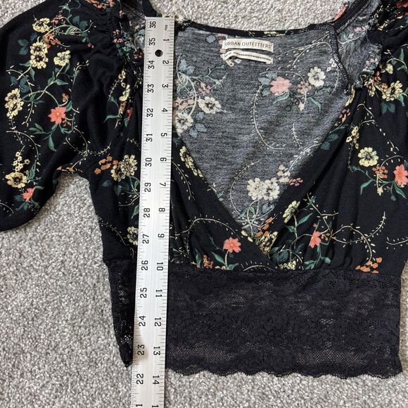 Urban Outfitters Top Womens XS Black Floral Lace Puff Sleeve Cropped V Neck Boho - Picture 9 of 10